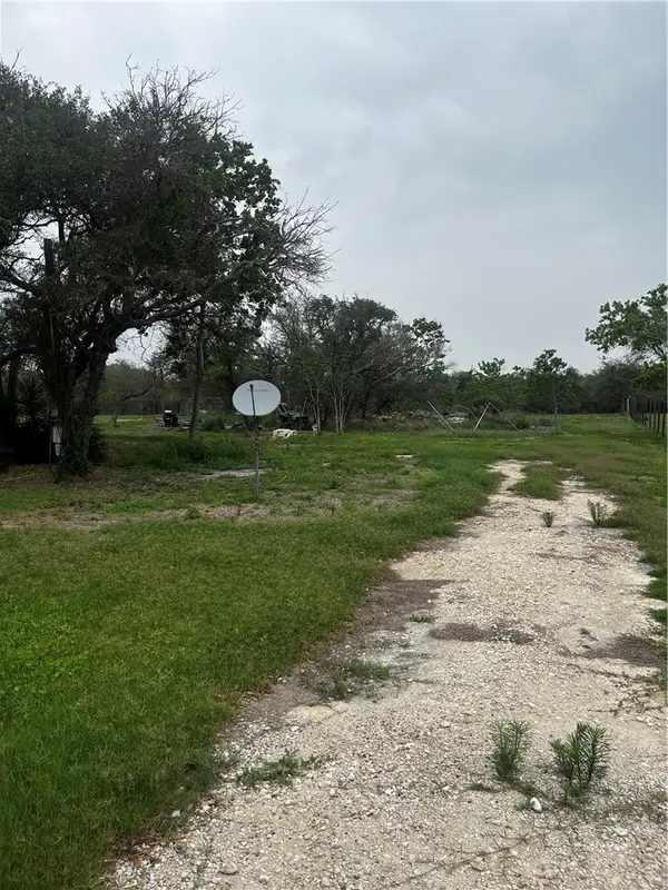 1520 Eighteenth Street, Rockport, TX 78382
