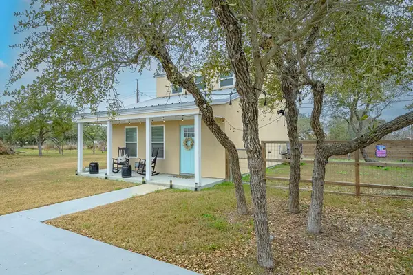 129 Palmetto Point, Rockport, TX 78382