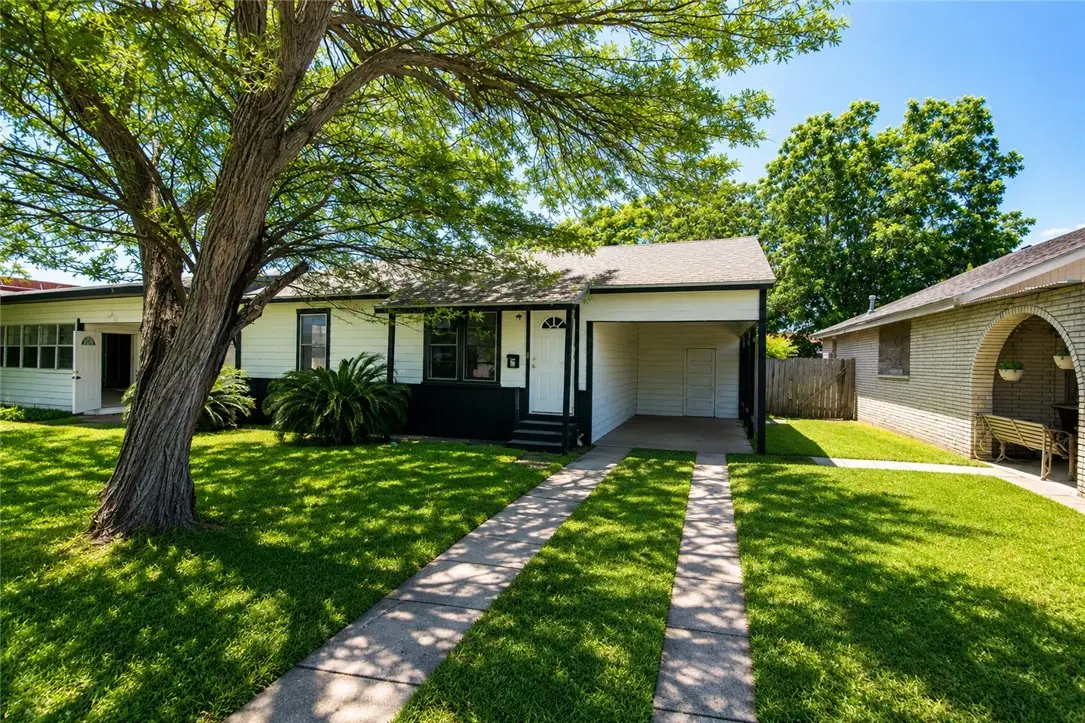 917 E Kenedy Avenue, Kingsville, TX 78363 - #1