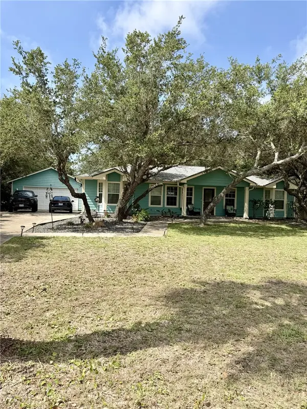 106 El Cid Drive, Rockport, TX 78382