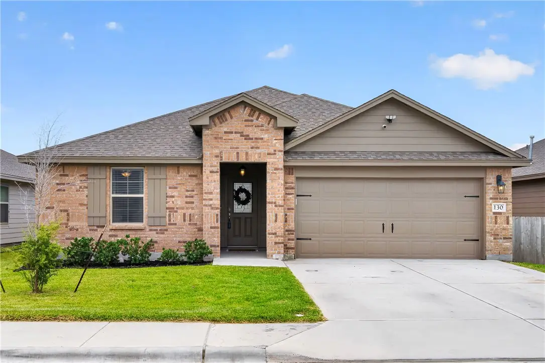 130 Donegal Street, Sinton, TX 78387 - #1