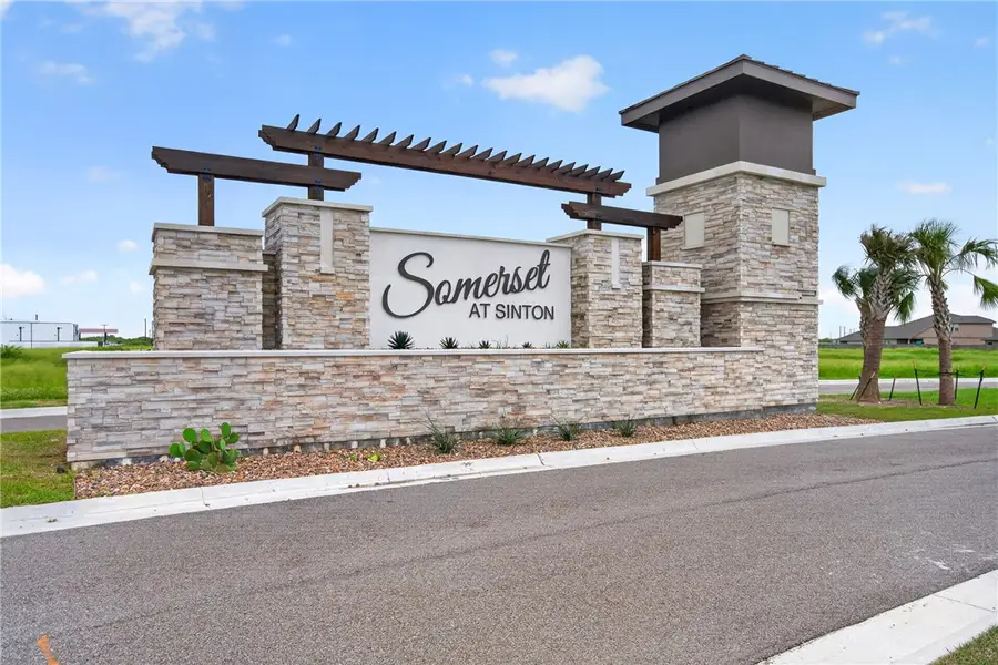 130 Donegal Street, Sinton, TX 78387 - #3