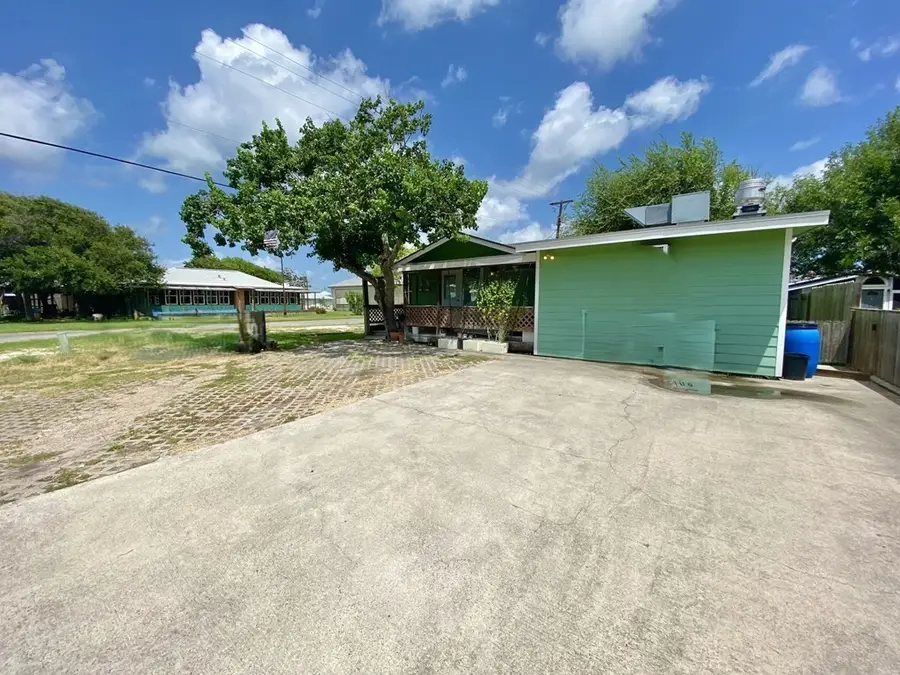 112 Palmetto Avenue, Rockport, TX 78382 - #3