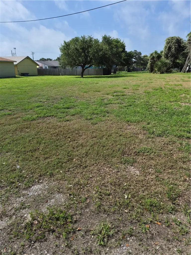407,405 E Concho Street, Rockport, TX 78382 - #1