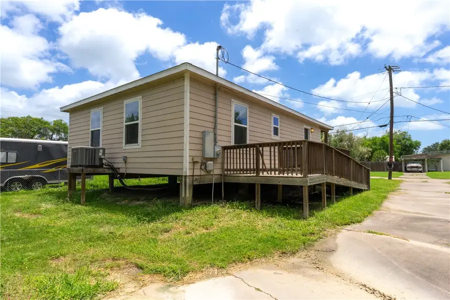 104 Commerce Street, Refugio, TX 78377 - #2