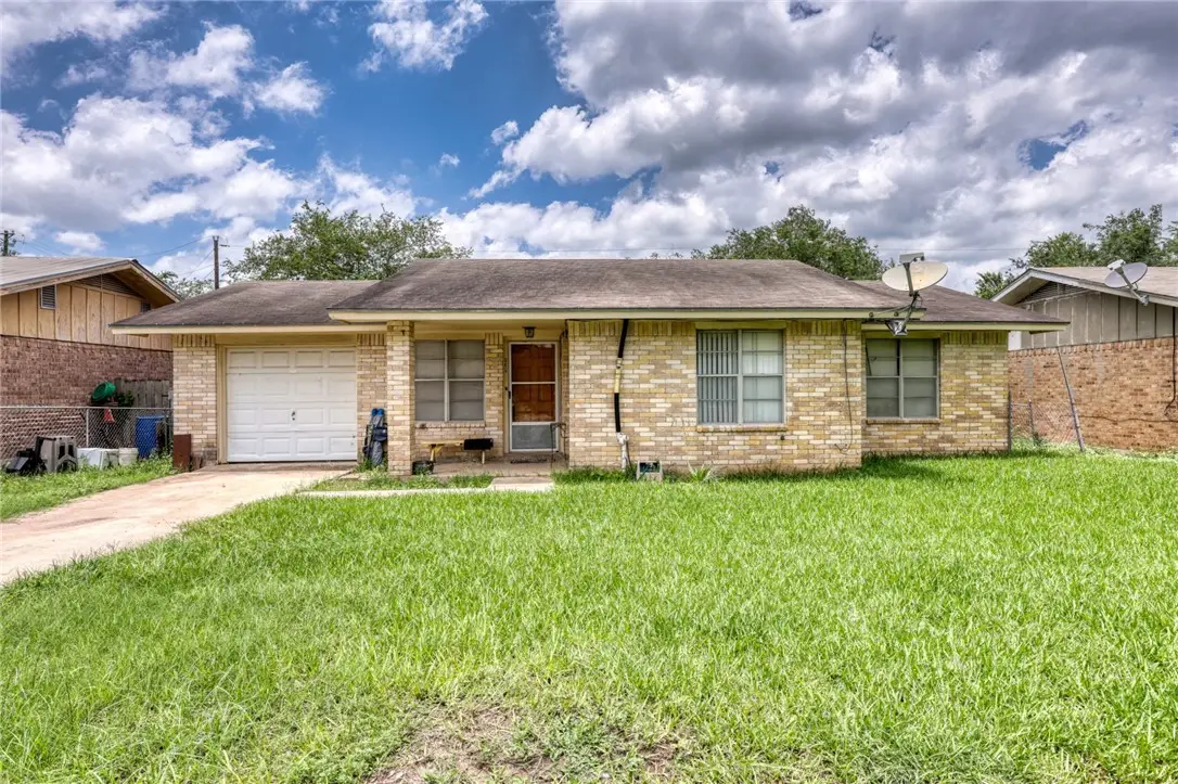 202 Canyonview, George West, TX 78022 - #1