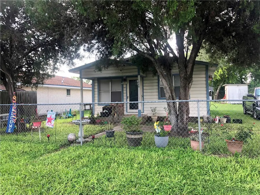 1008 E Kennedy Street, Beeville, TX 78102 - #2