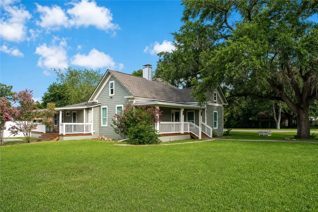 811 N Buchanan Street, Beeville, TX 78102 - #1