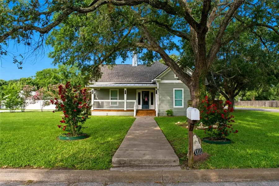 811 N Buchanan Street, Beeville, TX 78102 - #3