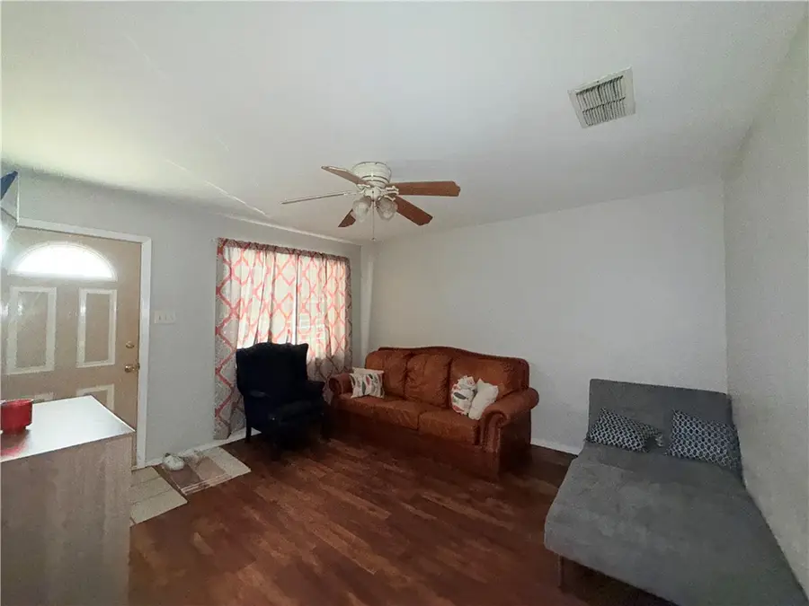 206 W Lott Avenue, Aransas Pass, TX 78336 - #3
