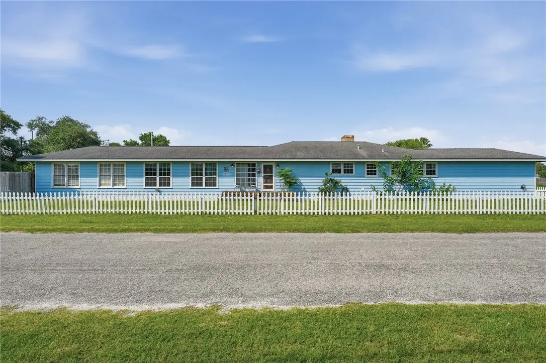 651 W Wilson Avenue, Aransas Pass, TX 78336 - #1