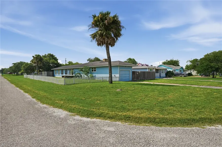 651 W Wilson Avenue, Aransas Pass, TX 78336 - #2