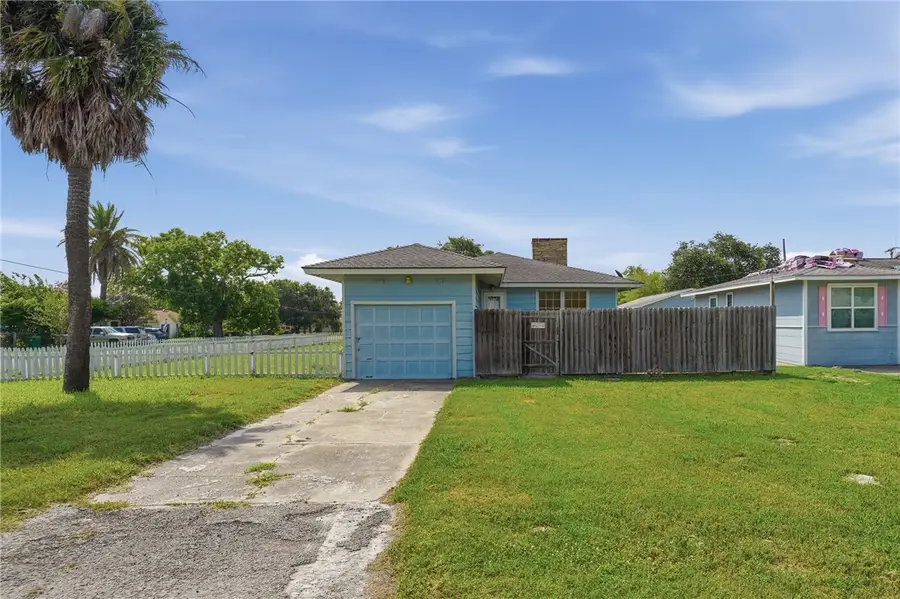 651 W Wilson Avenue, Aransas Pass, TX 78336 - #3