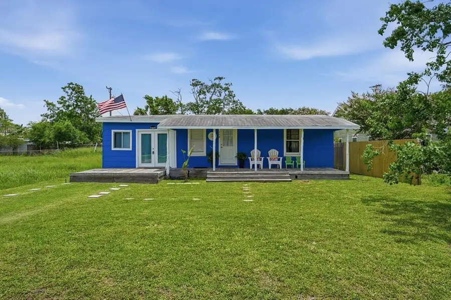 308 S 6th Street, Rockport, TX 78382 - #2