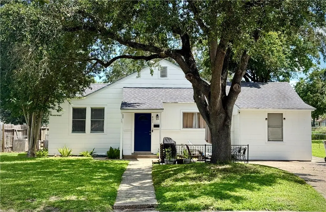 831 W Alice Avenue, Kingsville, TX 78363 - #1