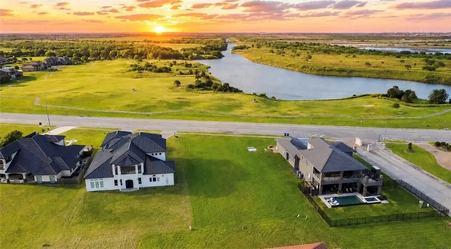 320 Country Club Boulevard, Portland, TX 78374 - #2
