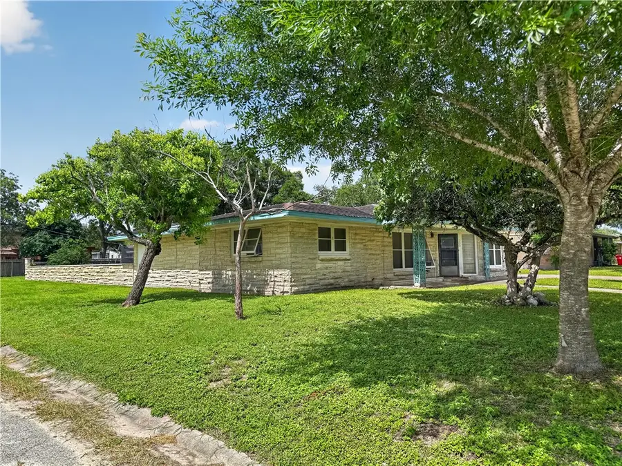 200 Ashburn Avenue, Robstown, TX 78380 - #3