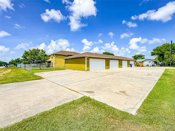 2540 Avenue C, Ingleside, TX 78362