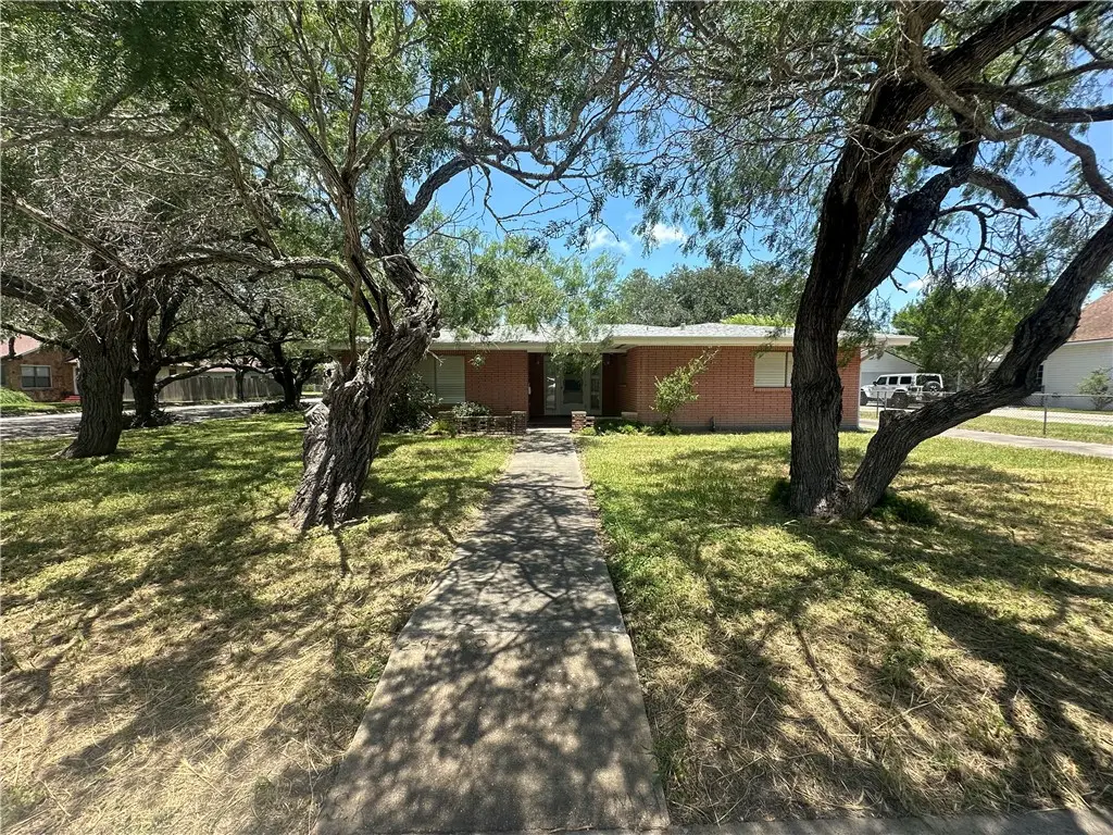 901 E Fulton Street, Sinton, TX 78387 - #1
