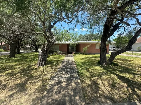 901 E Fulton Street, Sinton, TX 78387