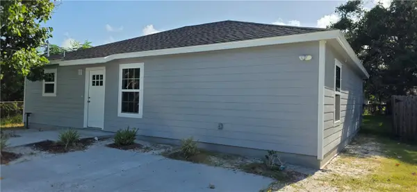 905 N Pearl Street, Rockport, TX 78382