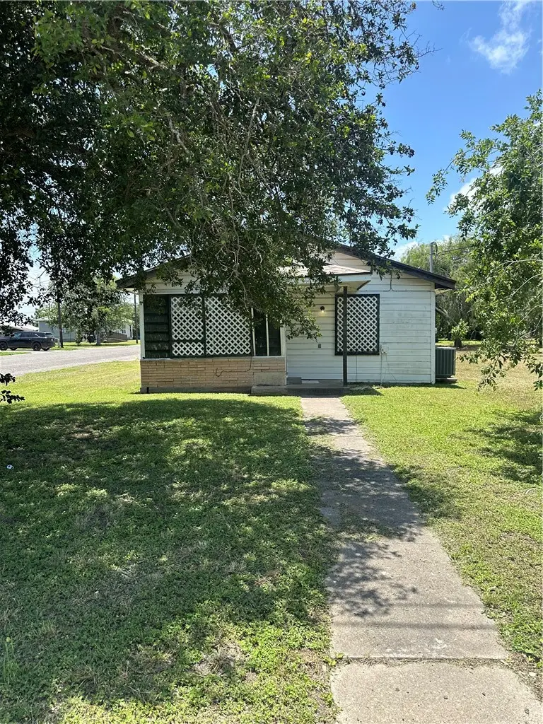 520 Avenue B, Sinton, TX 78387 - #1