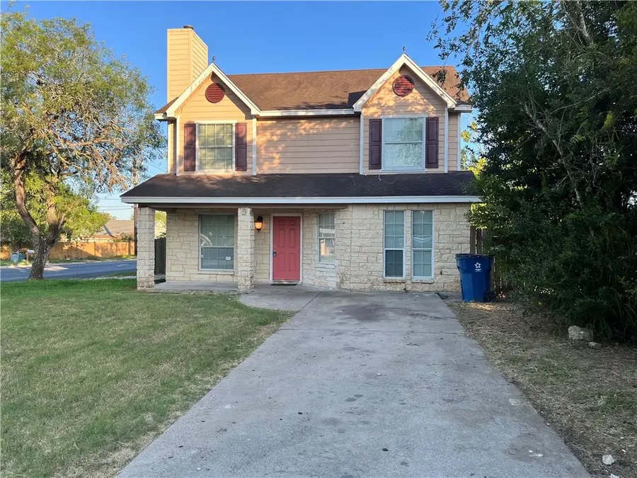 908 E Hefferman Street, Beeville, TX 78102 - #3