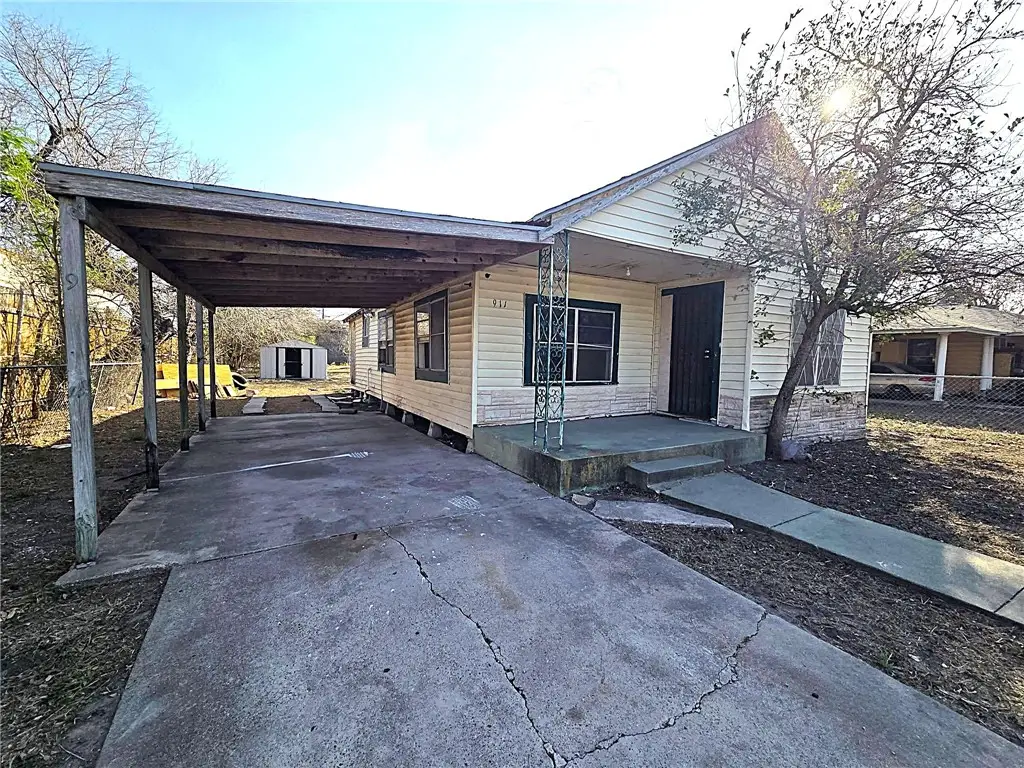 909 E Kleberg Avenue, Kingsville, TX 78363 - #1