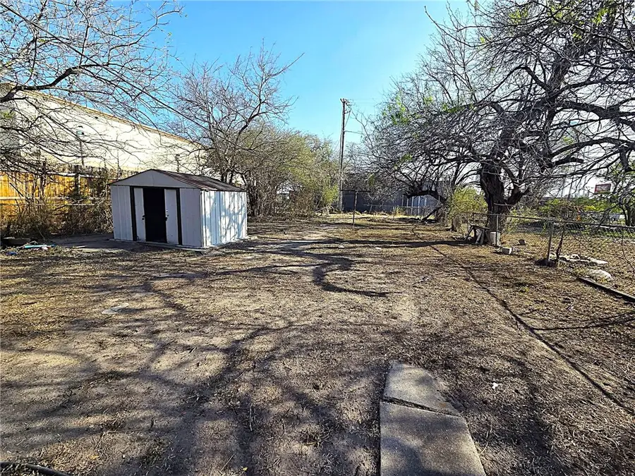 909 E Kleberg Avenue, Kingsville, TX 78363 - #3