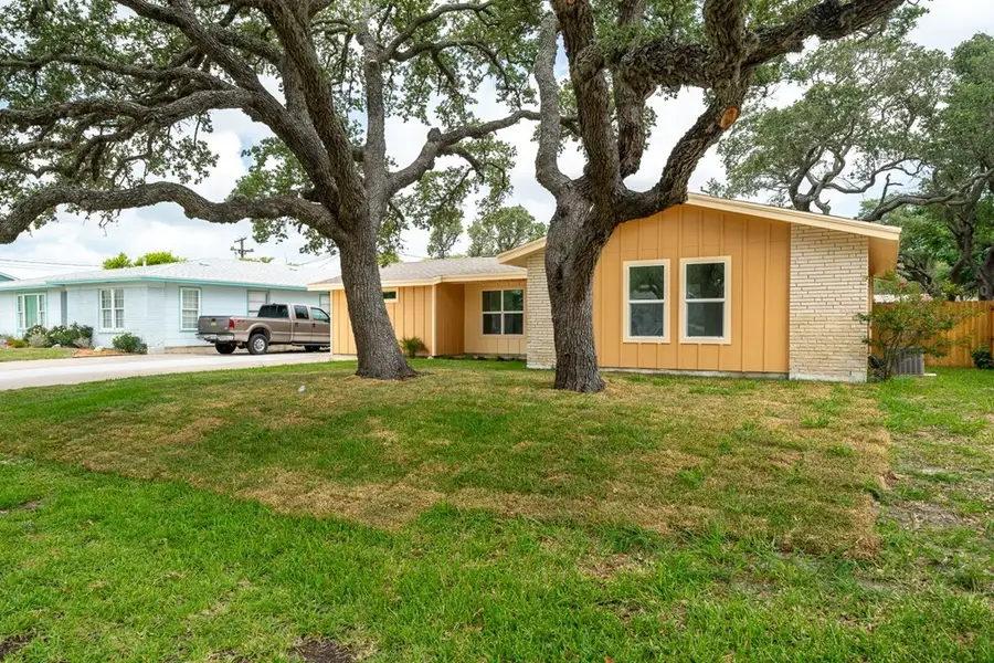 1906 Cochran, Rockport, TX 78382 - #3