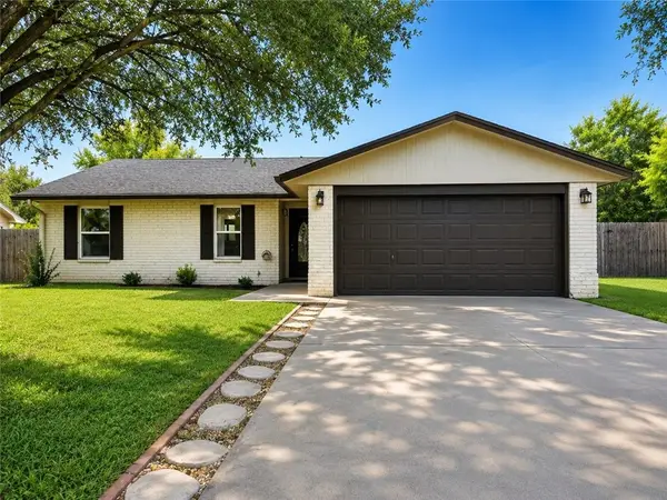 1208 Ebony Circle, Alice, TX 78332