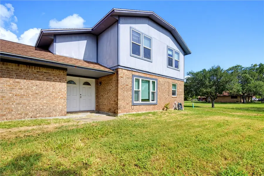 106 Adkins, Refugio, TX 78377 - #2