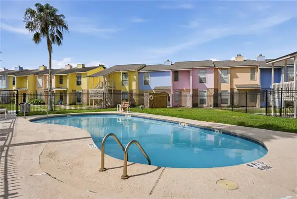 6702 Everhart #U-104, Corpus Christi, TX 78413