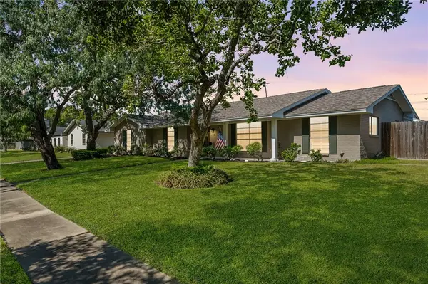 53 Camden Place, Corpus Christi, TX 78412