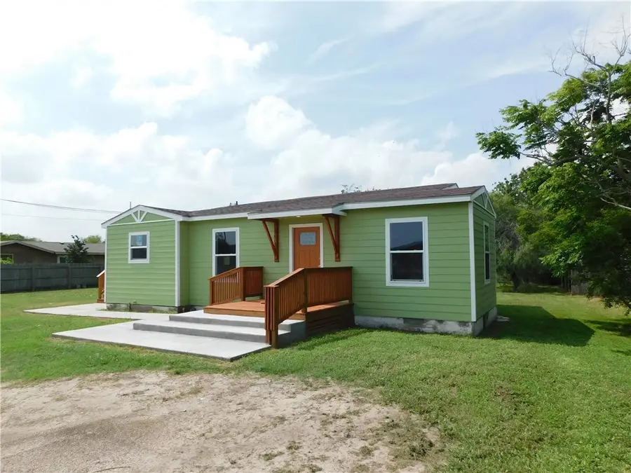 1508 E Corral Avenue, Kingsville, TX 78363 - #3