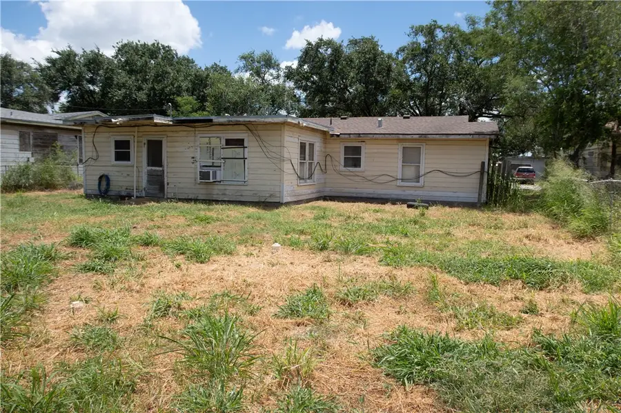 621 S Wanda Drive, Kingsville, TX 78363 - #2