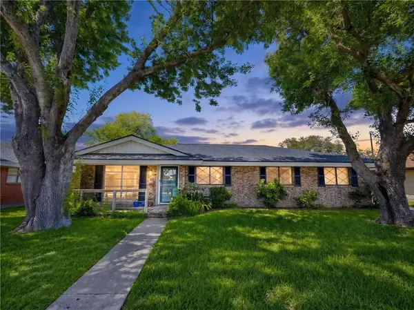 205 Driftwood Drive, Portland, TX 78374