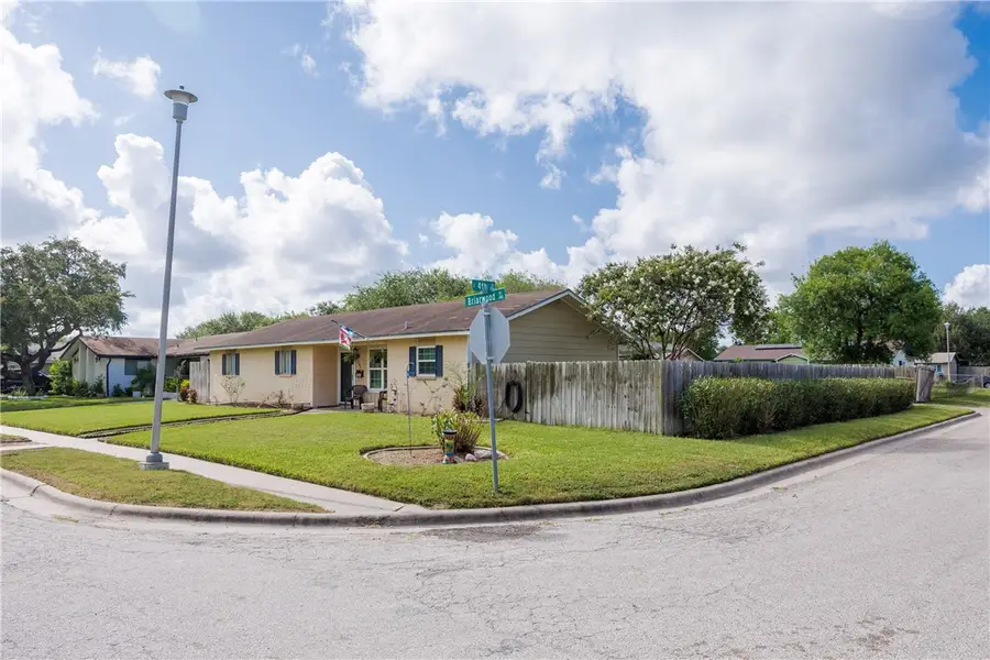 241 Briarwood Drive, Kingsville, TX 78363 - #2