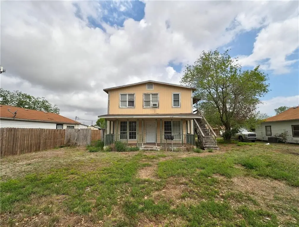 1106 E Huisache Avenue, Kingsville, TX 78363 - #1