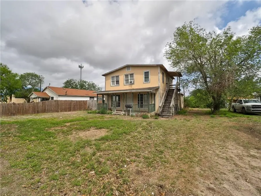 1106 E Huisache Avenue, Kingsville, TX 78363 - #2