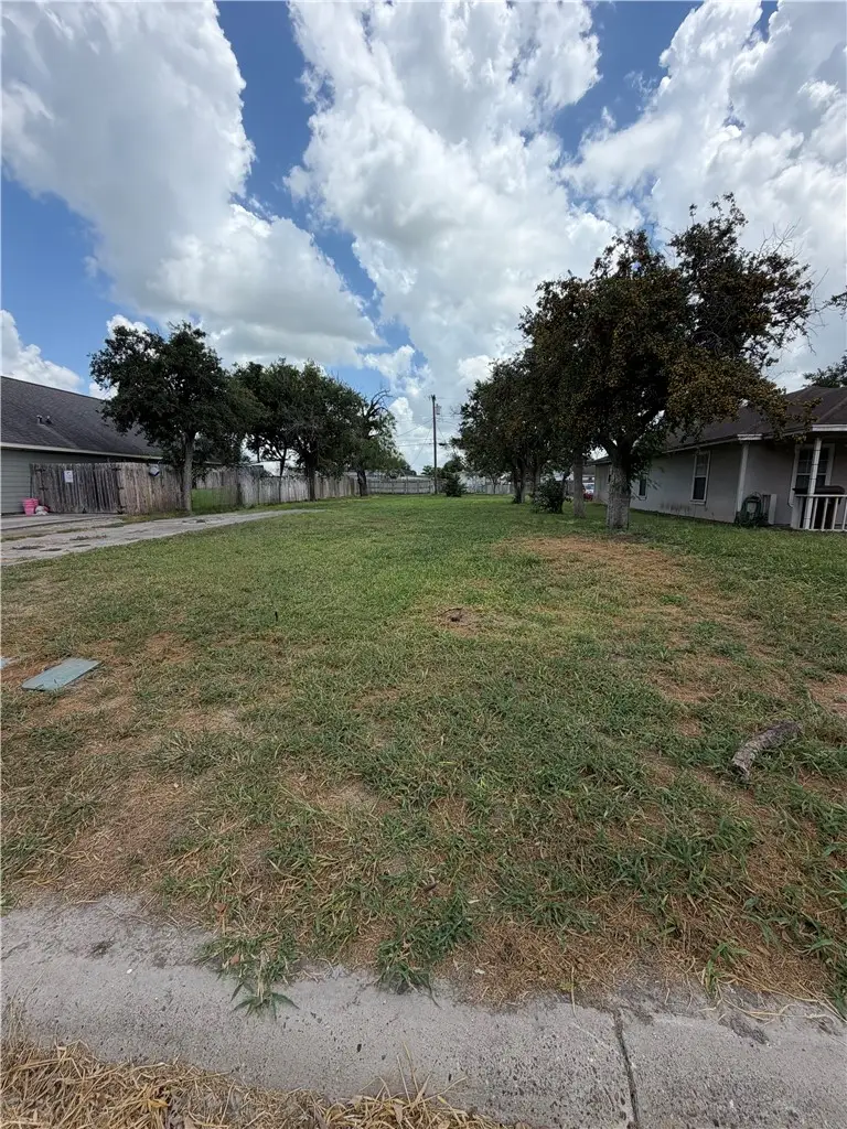 624 E Santa Gertrudis Street, Kingsville, TX 78363 - #2