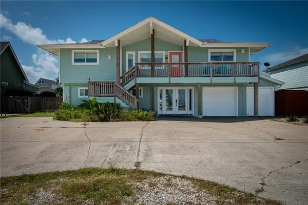 20 Mazatlan Drive, Rockport, TX 78382