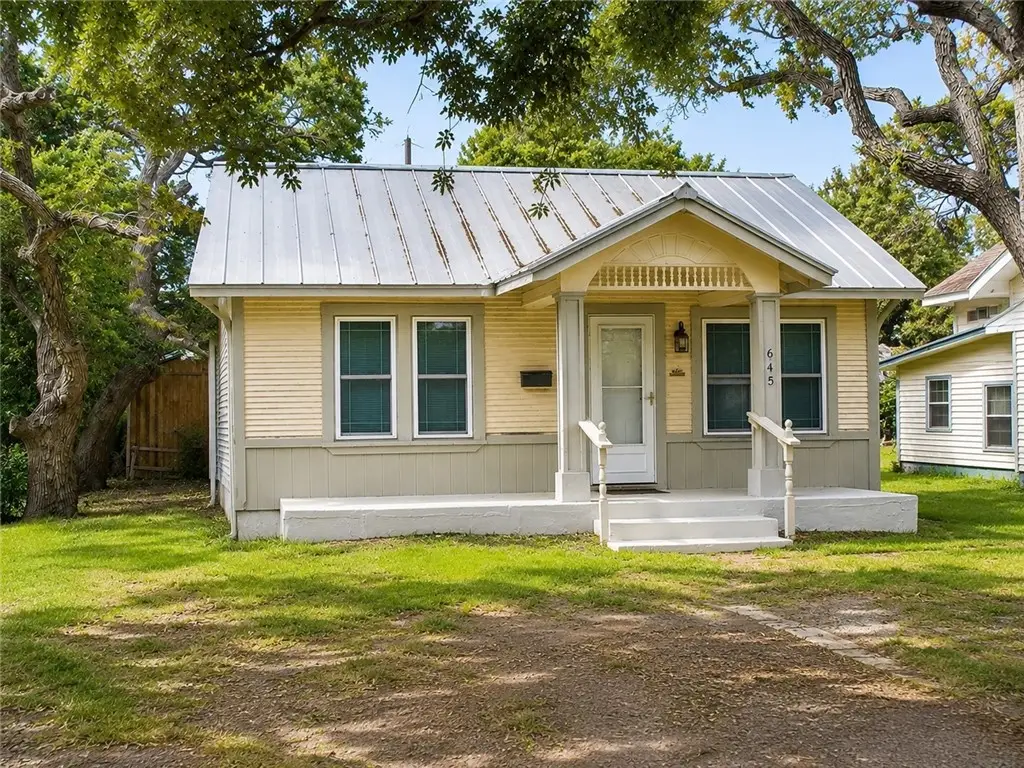 645 W Yoakum Avenue, Aransas Pass, TX 78336 - #1