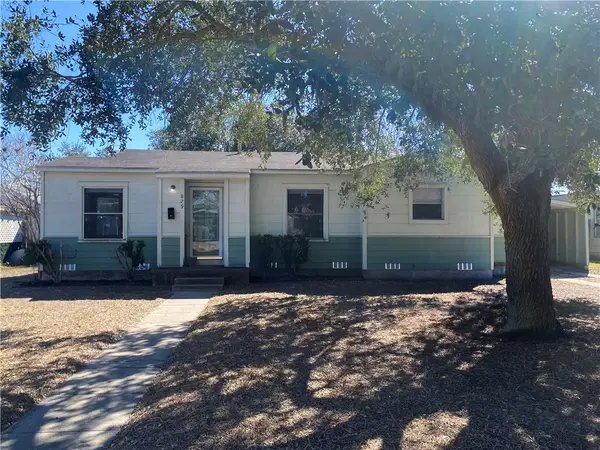 829 E Hoffman Avenue, Kingsville, TX 78363