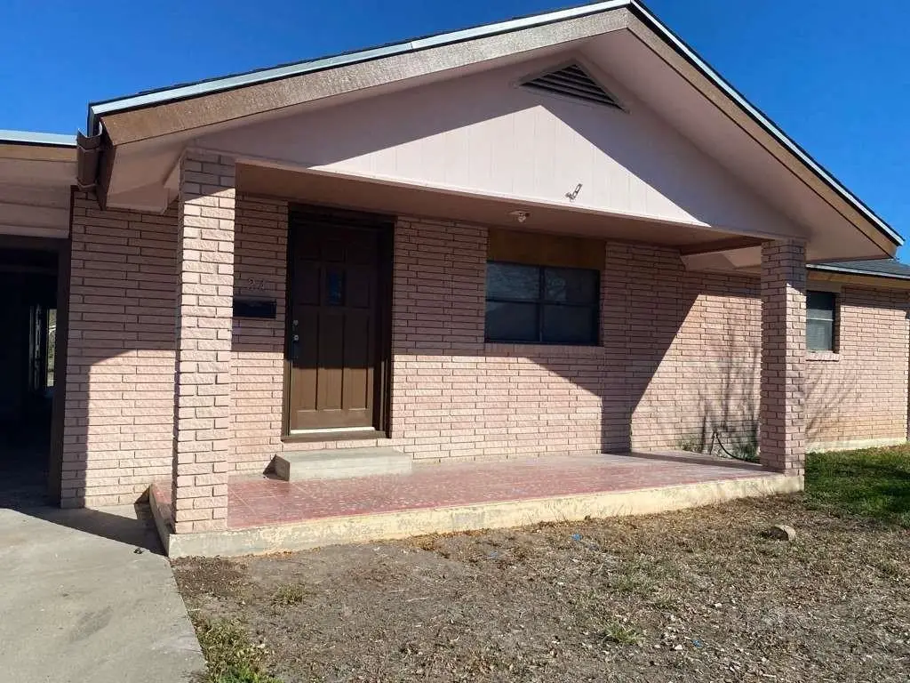 424 W B Avenue, Kingsville, TX 78363 - #1