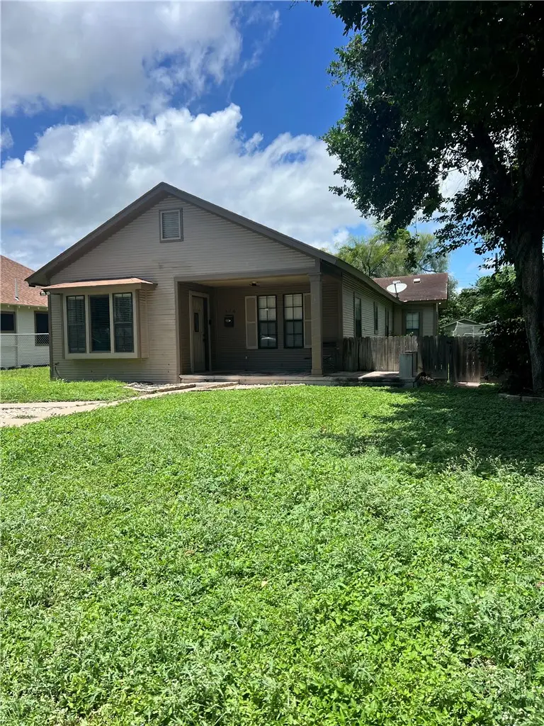 526 W Nettie Avenue, Kingsville, TX 78363 - #1