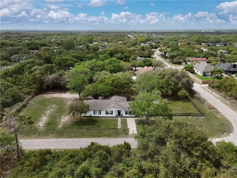 912 S 7th Street, Aransas Pass, TX 78336 - #2