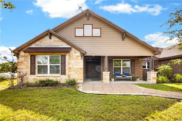 210 Coastal Wildwood Drive, Rockport, TX 78382