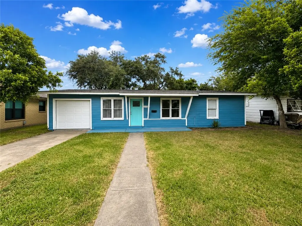 1316 E Johnston Avenue, Kingsville, TX 78363 - #1
