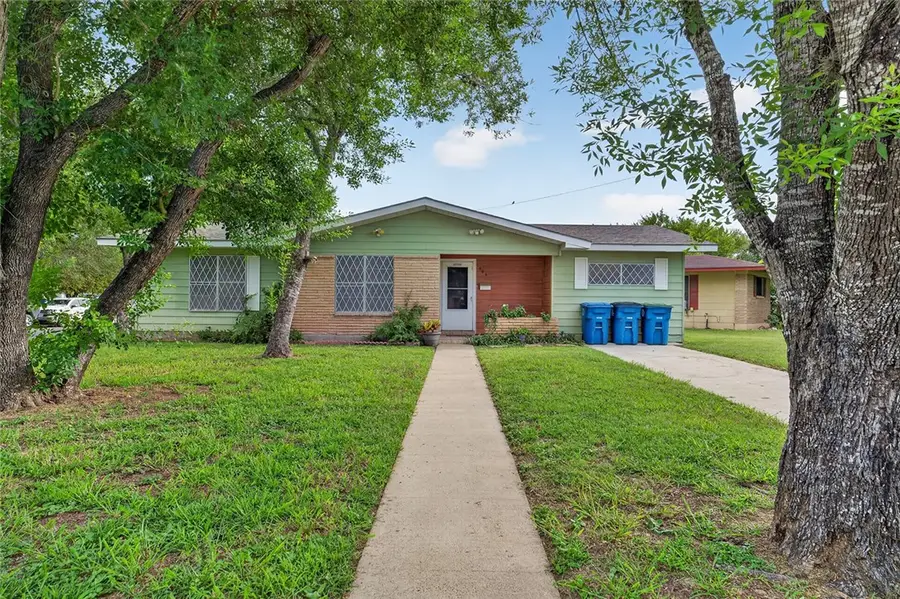 806 Leland Circle, Beeville, TX 78102 - #2